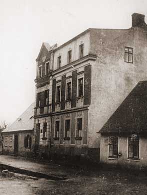 File:Püchener Am Graben werkstatt-wohnhaus-1920-s.jpg