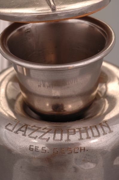 File:NMM 9827 Klingenthal jazzophon signature 2 a-1.jpg