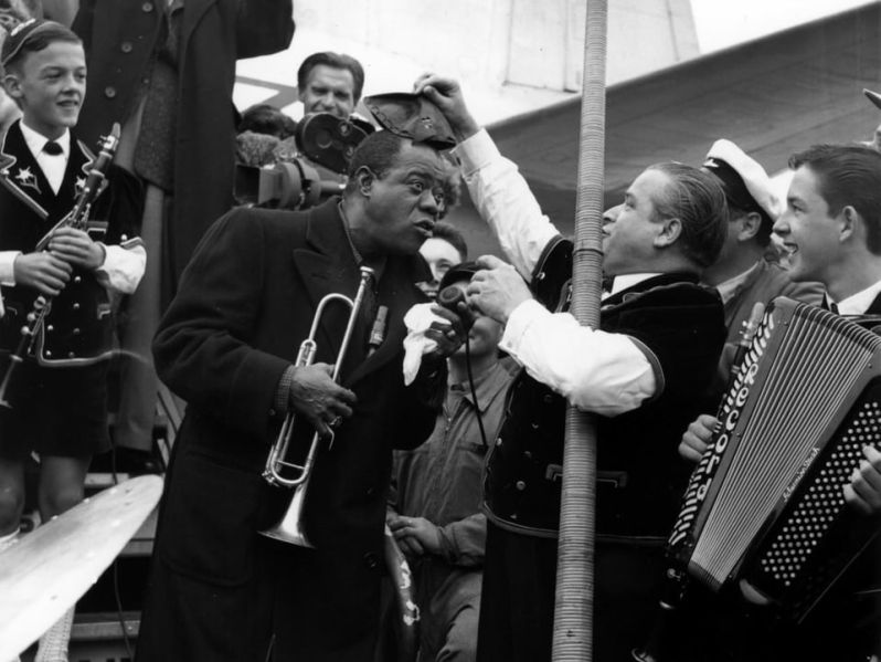File:Louis Armstrong at Kloten Airport 1955.jpg