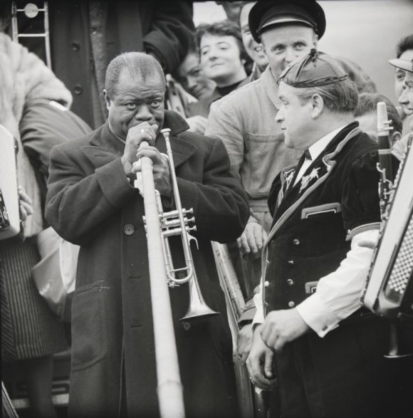 File:Louis Armstrong at Kloten Airport 1955 2.jpg